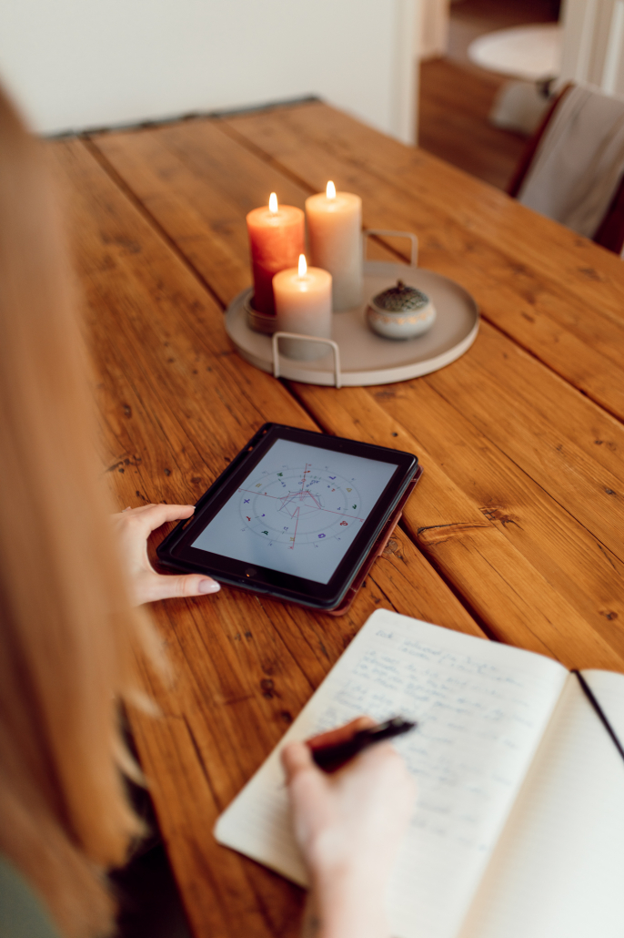 Arbeit-im-Kerzenschein